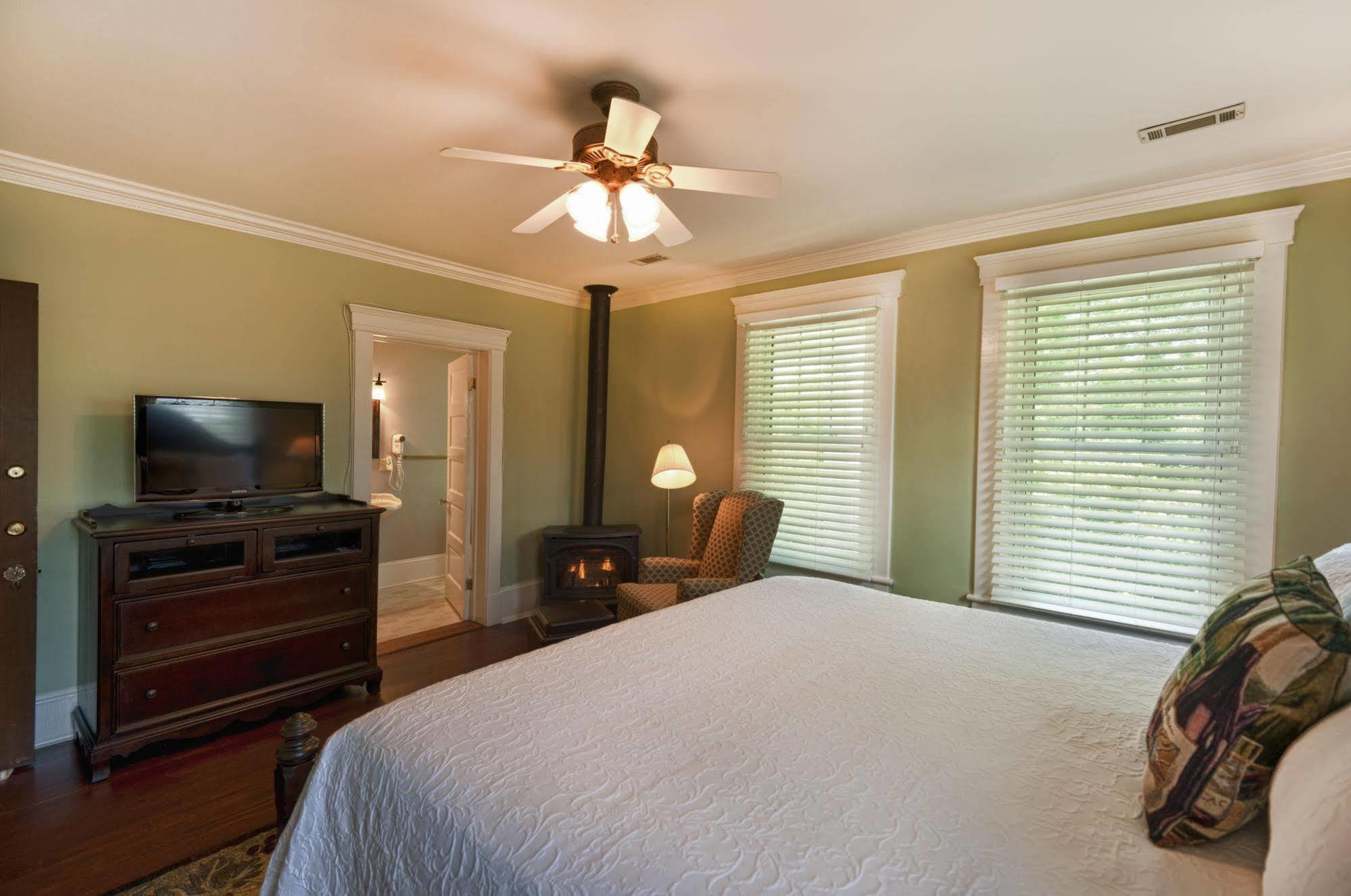 Steeles Tavern Manor Bed & Breakfast Raphine 외부 사진